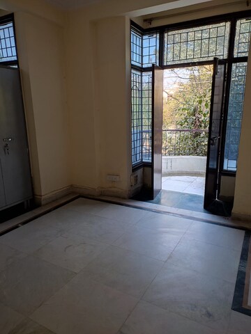 Room in 3 BHK Builder Floor at Uppal Southend, Sector 49 – for Rent