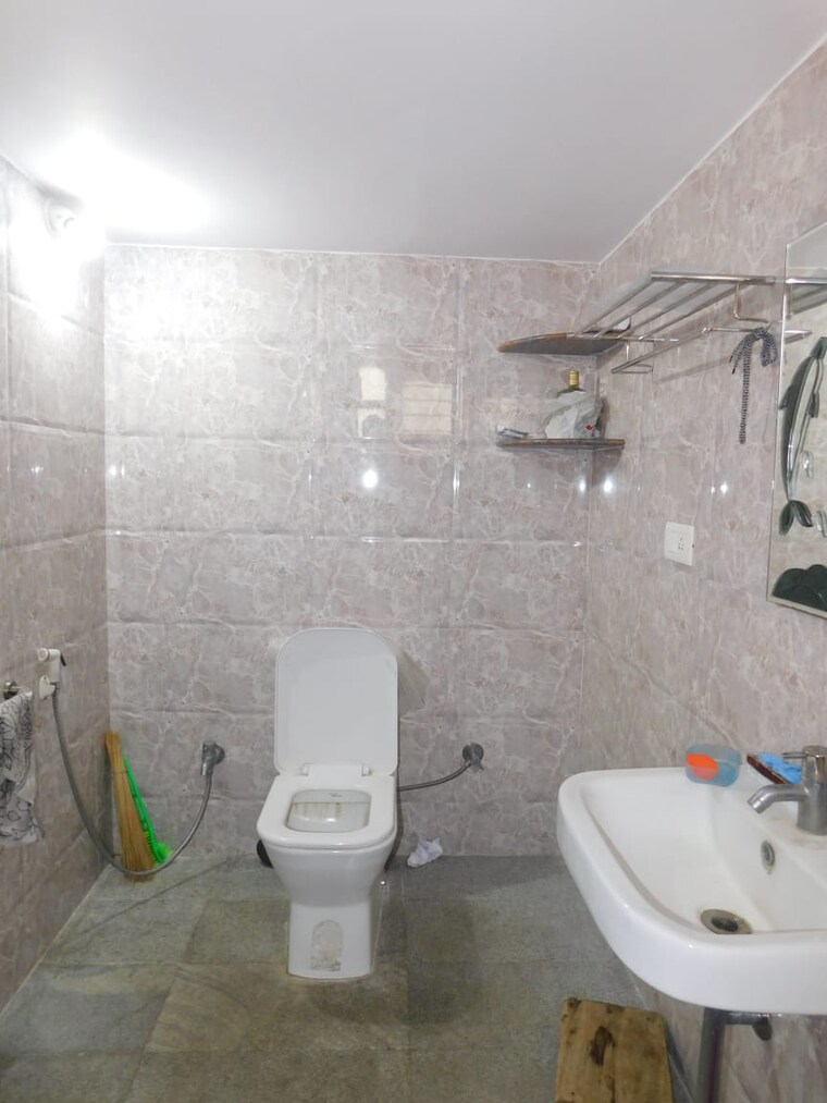 Bathroom, basaveshwara nagar 3 Bedroom 1350 Sq.Ft. Independent House In Basaveshwara Nagar Bangalore 8716785