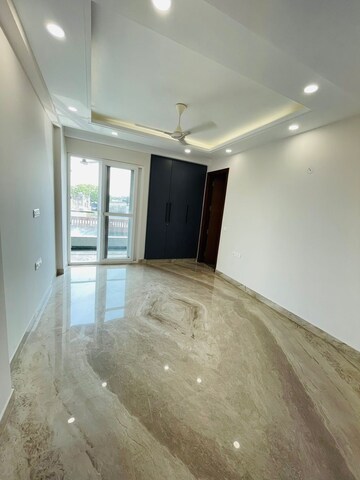 Room in 4 BHK Builder Floor at Saket – for Rent