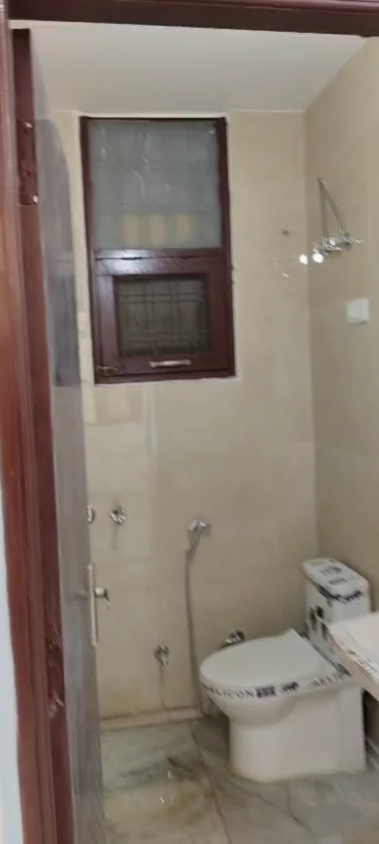 Bathroom, green fields colony 2 Bedroom 150 Sq.Yd. Builder Floor In Green Fields Colony Faridabad 8716794
