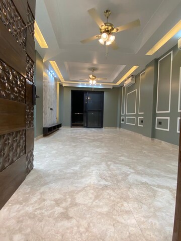 Room in 4 BHK Villa at Saket – for Rent