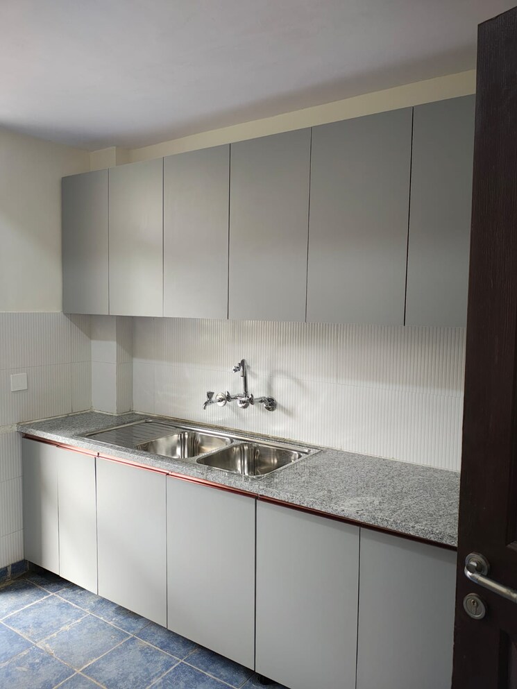 Kitchen, unitech-woodstock-floors 4 Bedroom 4500 Sq.Ft. Builder Floor In Sector 50 Gurgaon 8716805