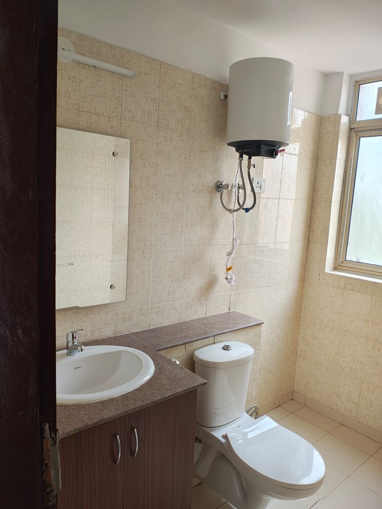 Bathroom, unitech-woodstock-floors 4 Bedroom 4500 Sq.Ft. Builder Floor In Sector 50 Gurgaon 8716805