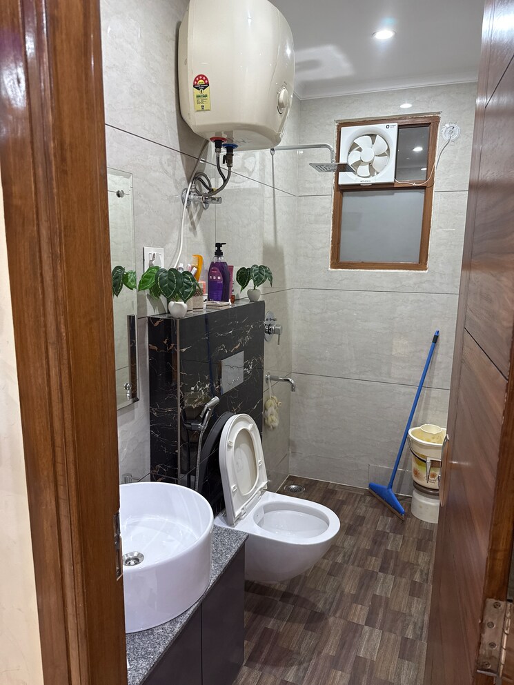 Bathroom, shivpuri 2 Bedroom 800 Sq.Ft. Builder Floor In Shivpuri Gurgaon 8716797