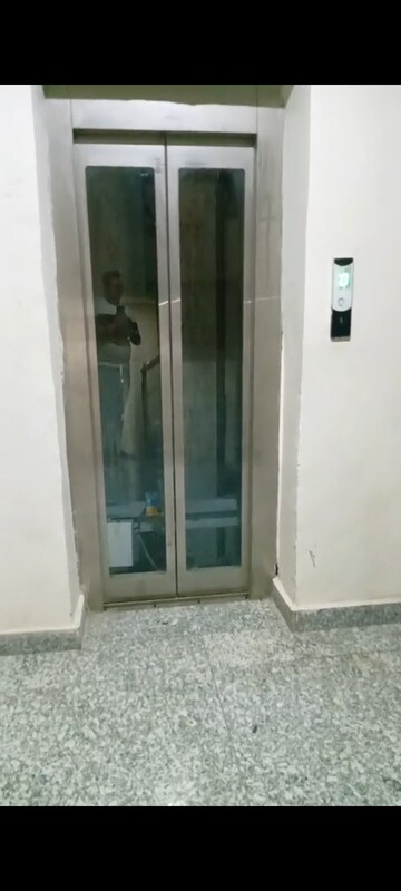 Building Lobby in 3 BHK Builder Floor at Green Fields Colony – for Sale
