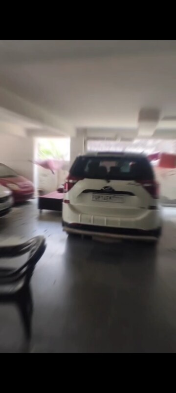 Parking in 3 BHK Builder Floor at Indrapuram – for Sale