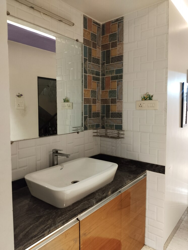 Bathroom, vishrantwadi 4 Bedroom 1800 Sq.Ft. Apartment In Vishrantwadi Pune 8716855