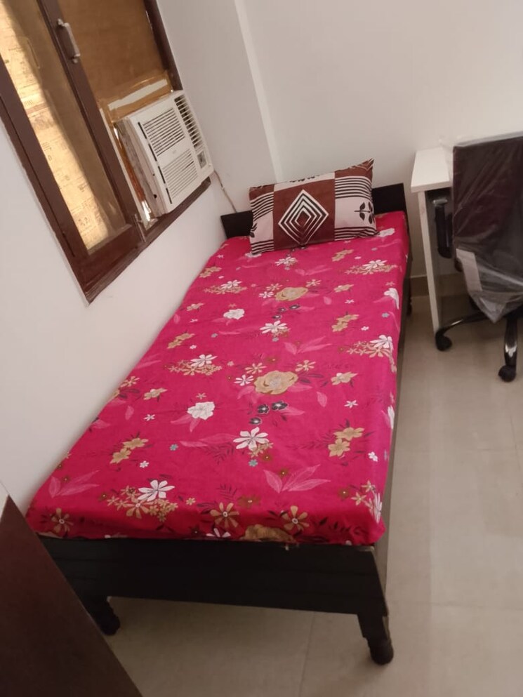Room, sector 70 Pg For Girls In Sector 70 8716861
