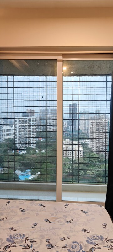 Room in 3 BHK Apartment at DLH Orchid, Andheri West – for Rent