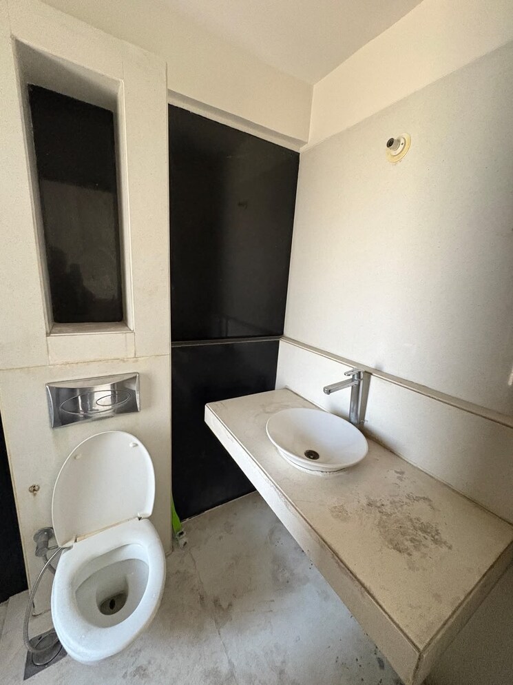 Bathroom, lodha-luxuria 3 Bedroom 1400 Sq.Ft. Apartment In Majiwada Thane 8716883