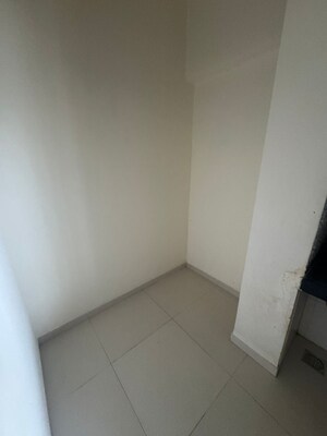 Room in 2 BHK Apartment at Lodha Amara Tower 6 and 22, Kolshet Road – for Sale