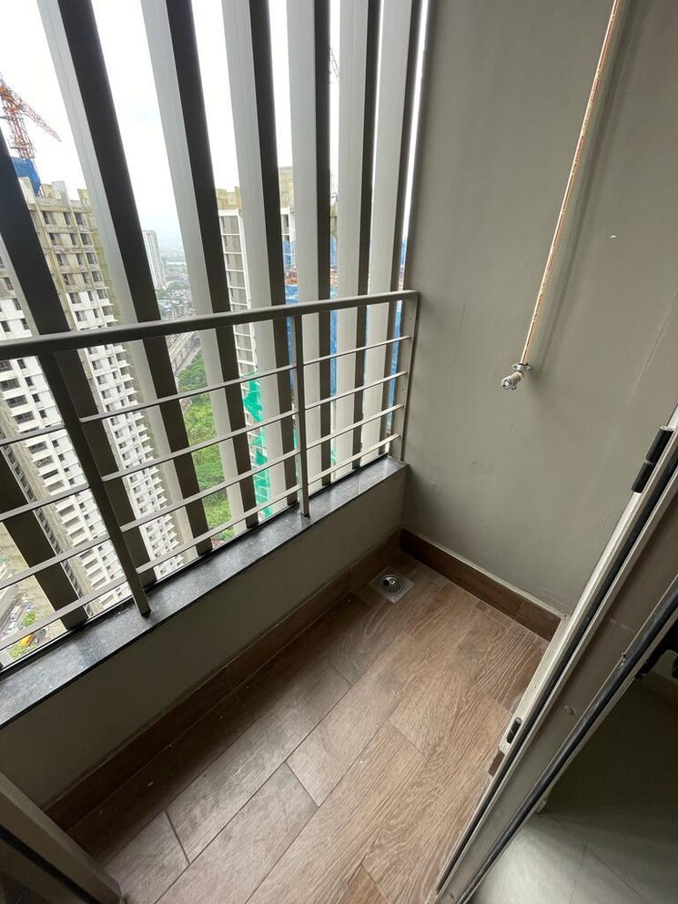 Balcony, kalpataru-paramount-b 1.5 Bedroom 527 Sq.Ft. Apartment In Kapur Bawdi Thane 8716900
