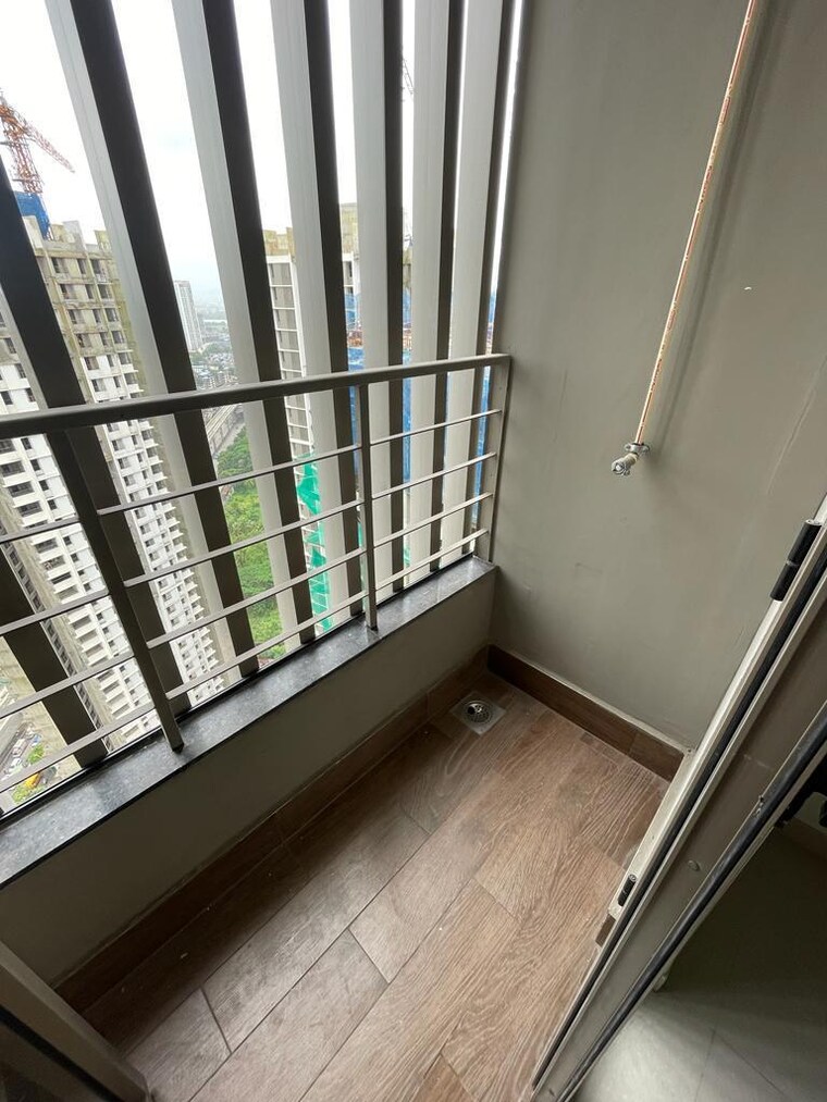 Balcony, kalpataru-paramount-b 1.5 Bedroom 527 Sq.Ft. Apartment In Kapur Bawdi Thane 8716900