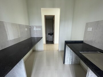 Kitchen in 1.5 BHK Apartment at Kalpataru Paramount B, Kapur Bawdi – for Sale