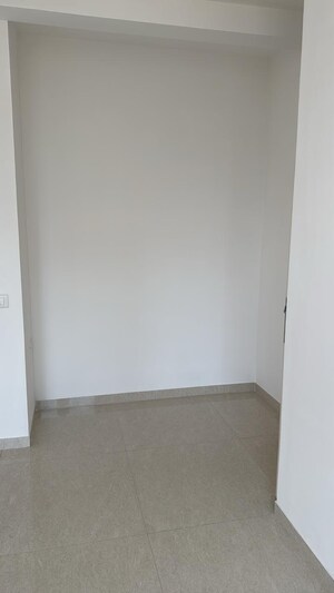 Room in 2 BHK Apartment at Hiranandani Delanna, Ghodbunder Road – for Sale