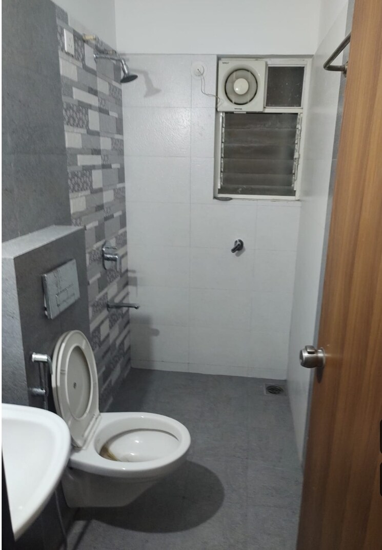 Bathroom, atrium-skyward 2 Bedroom 950 Sq.Ft. Apartment In Undri Pune 8716925