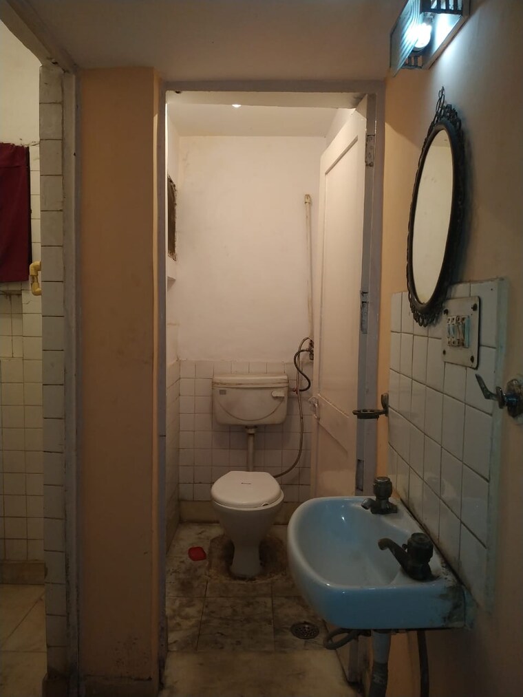 Bathroom, jasola 2 Bedroom 758 Sq.Ft. Apartment In Jasola Delhi 8716956