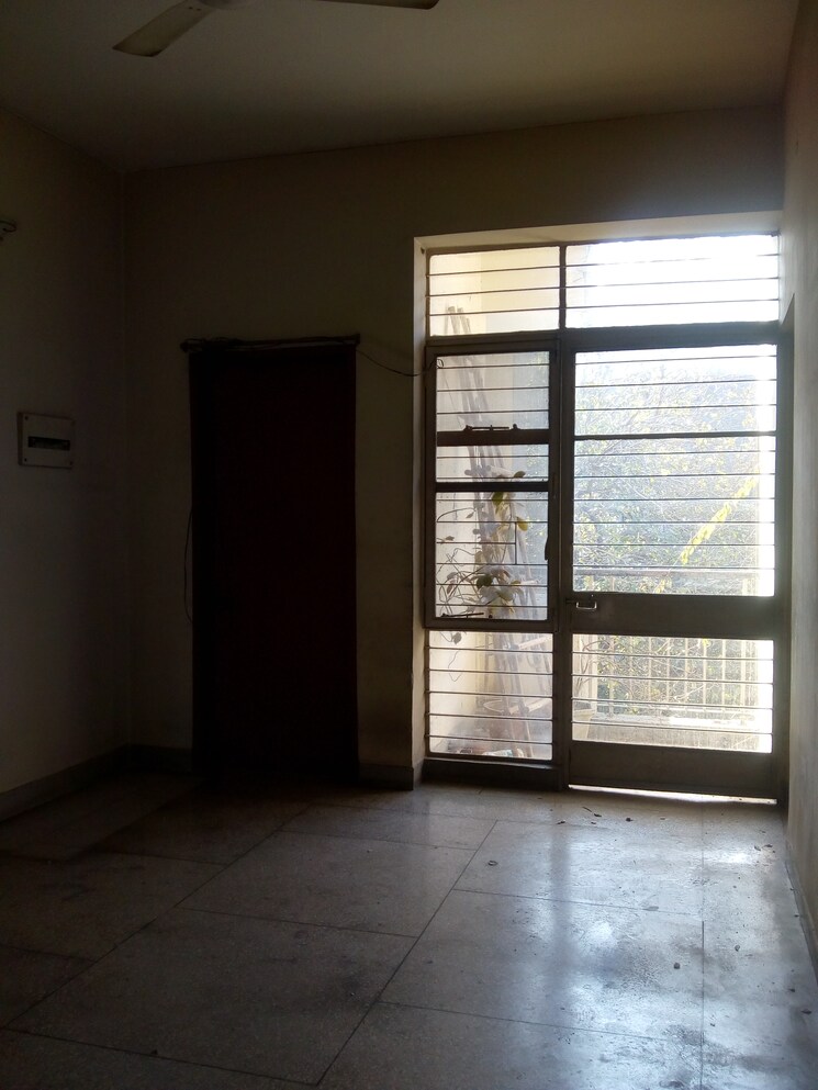 Room, rwa-jasola-sector-8-sfs-flat 3 Bedroom 1400 Sq.Ft. Apartment In Jasola Delhi 8716959