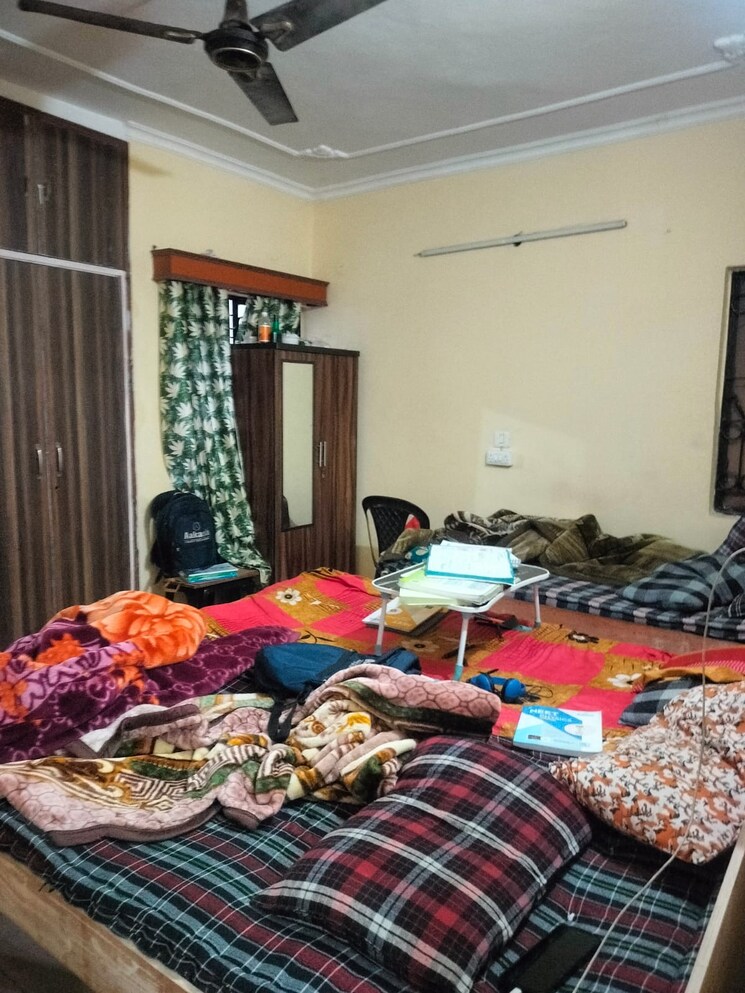 Bedroom, sarita vihar 3 Bedroom 1400 Sq.Ft. Apartment In Sarita Vihar Delhi 8716961