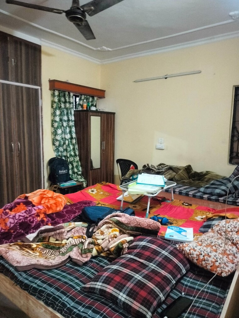 Bedroom, sarita vihar 3 Bedroom 1400 Sq.Ft. Apartment In Sarita Vihar Delhi 8716961