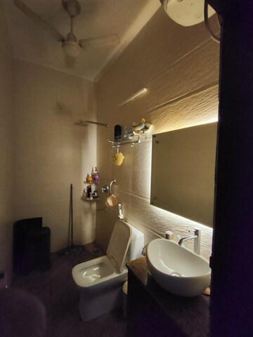 Attached Bathroom in 2 BHK Builder Floor at Lajpat Nagar 4 – for Rent