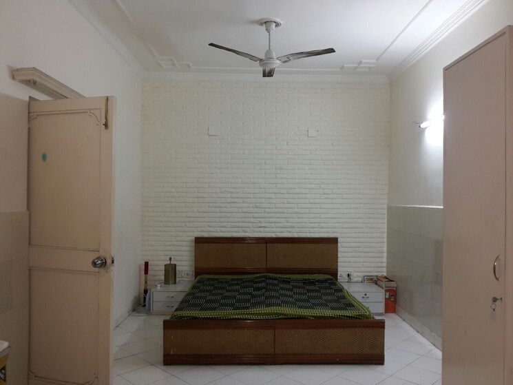 Bathroom, rwa-apartments 3 Bedroom 1800 Sq.Ft. Independent House In Sector 31 Noida 8716964