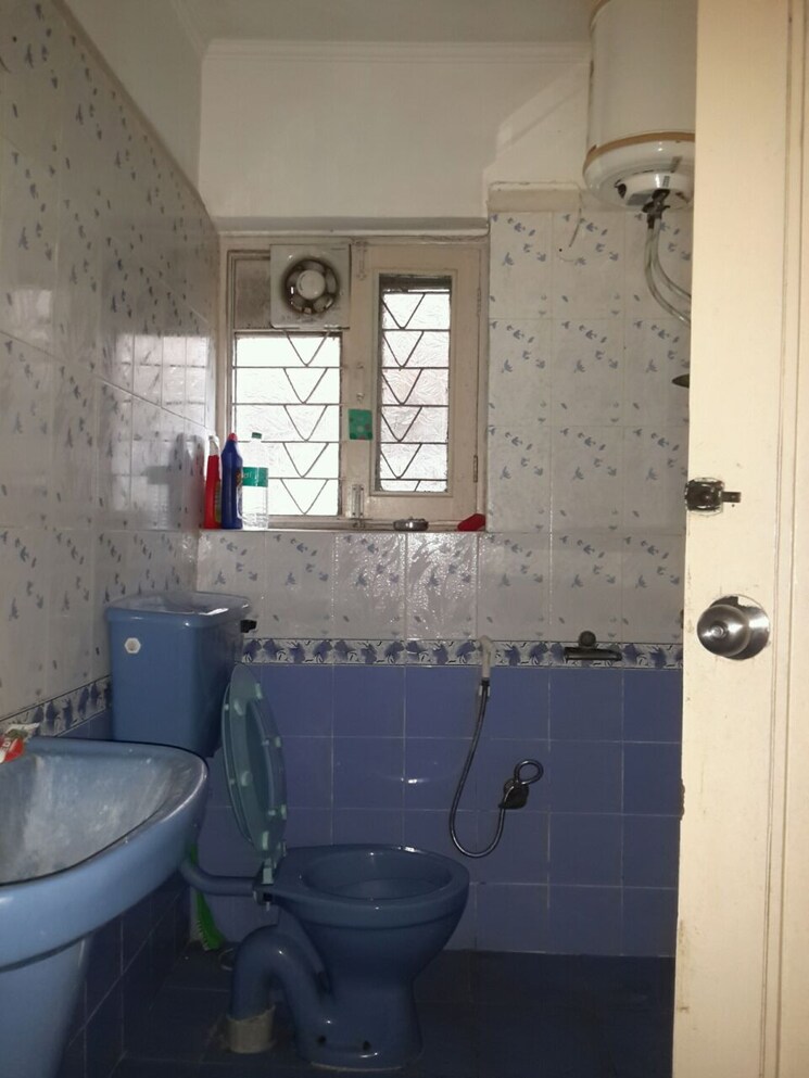 Bathroom, rwa-apartments 3 Bedroom 1800 Sq.Ft. Independent House In Sector 31 Noida 8716964