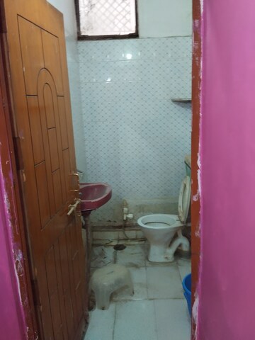 Bathroom in 1.5 BHK Independent House at Gomti Nagar – for Rent
