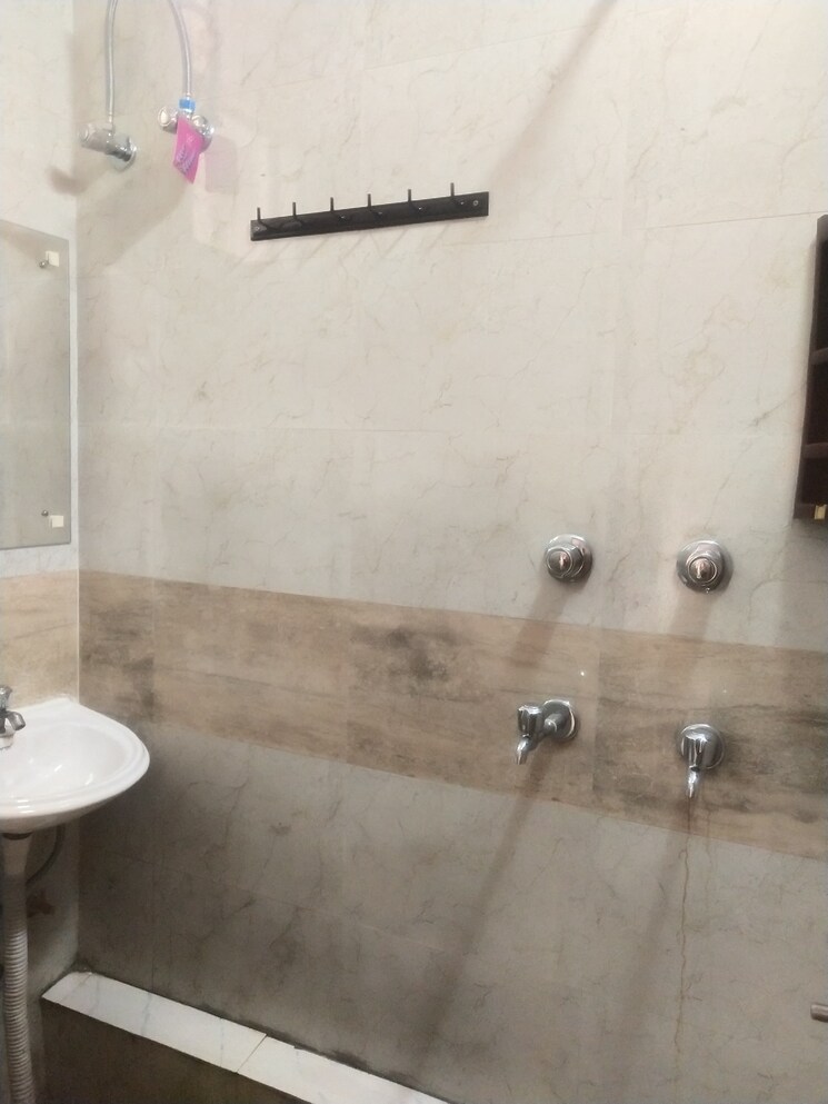 Bathroom, sai-homes-sector-49 2 Bedroom 750 Sq.Ft. Builder Floor In Sector 49 Noida 8716976