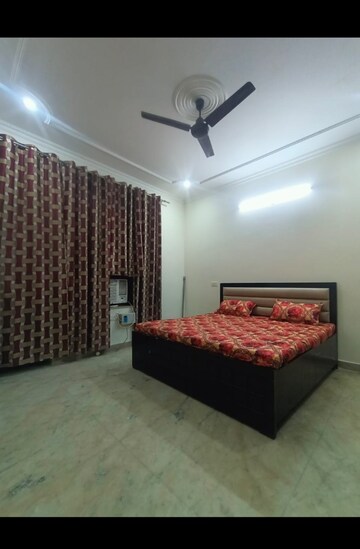 Bedroom in 2 BHK Builder Floor at SAS Tower, Sector 38 – for Rent