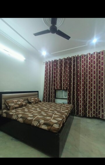 Bedroom in 2 BHK Builder Floor at SAS Tower, Sector 38 – for Rent