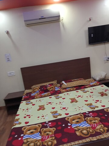 Bedroom in 1 BHK Villa at Aliganj – for Rent