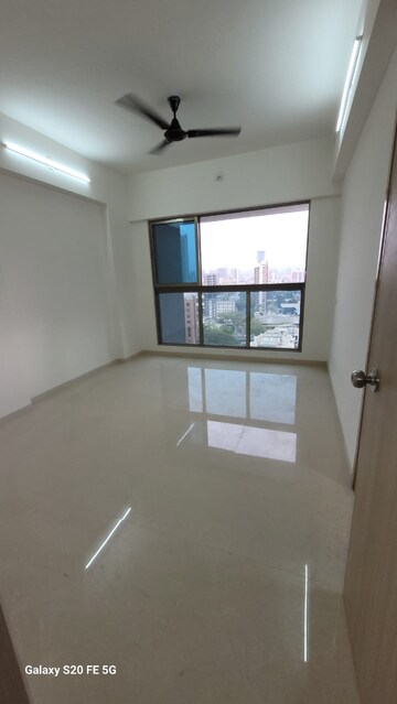 Room in 2.5 BHK Apartment at Ekta Tripolis, Goregaon West – for Rent