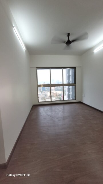 Room in 2.5 BHK Apartment at Ekta Tripolis, Goregaon West – for Rent