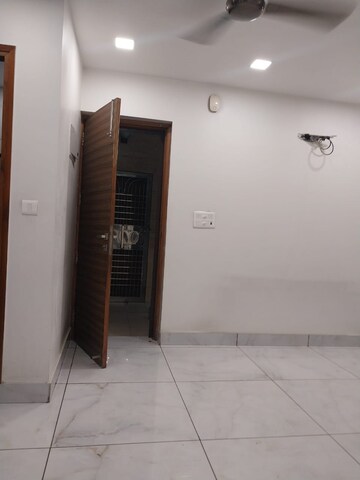 Furnished Amenities in 2.5 BHK Apartment at Navbharat Apartments, Paschim Vihar – for Rent