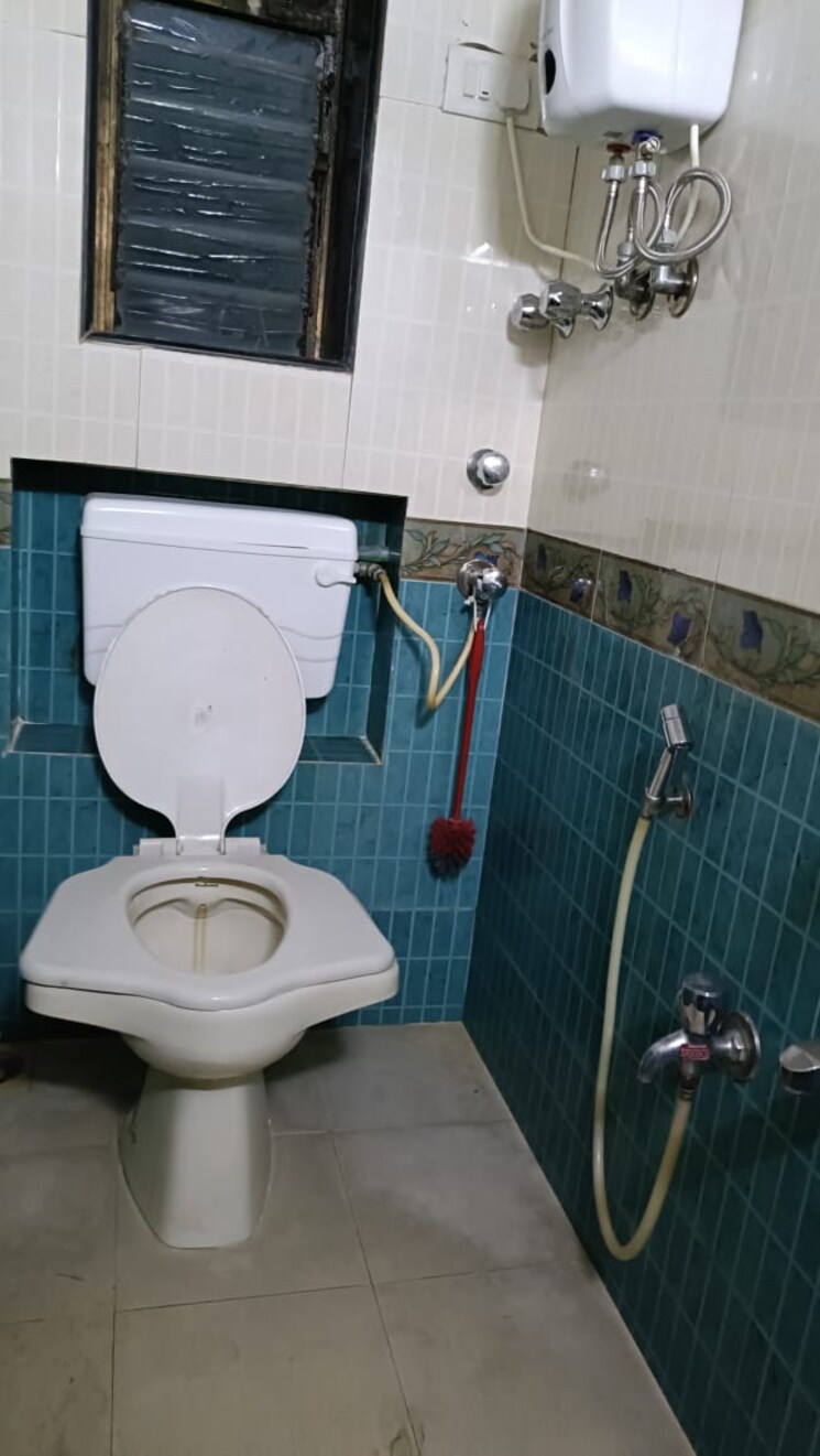 Bathroom, vakola 1.5 Bedroom 800 Sq.Ft. Apartment In Vakola Mumbai 8717018