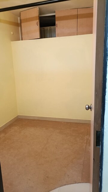 Room in 1.5 BHK Apartment at Vakola – for Rent