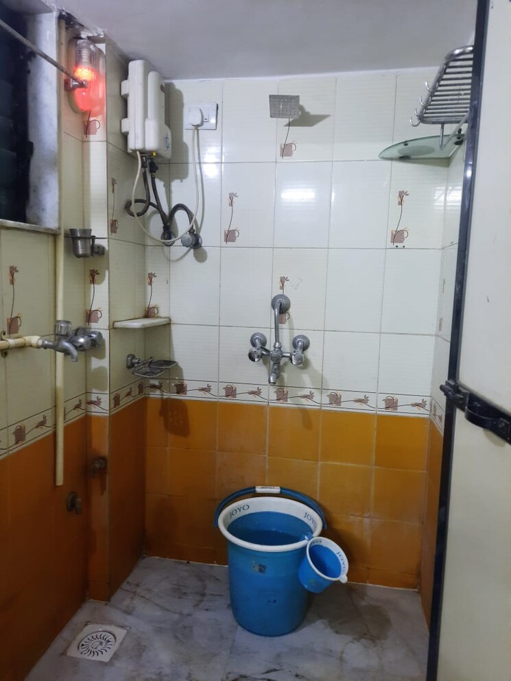 Bathroom, vile parle west 1 Bedroom 400 Sq.Ft. Apartment In Vile Parle West Mumbai 8717072