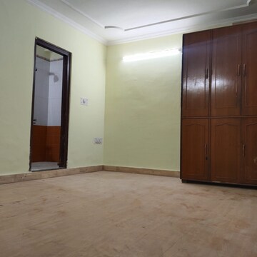 Room in 2 BHK Builder Floor at Paryavaran Complex – for Rent