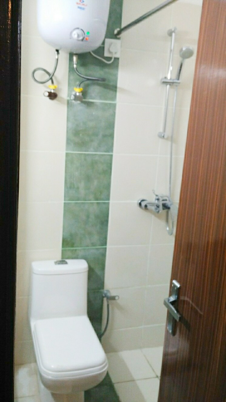 Bathroom, omaxe-heights-ii 3 Bedroom 1500 Sq.Ft. Apartment In Gomti Nagar Lucknow 8717209