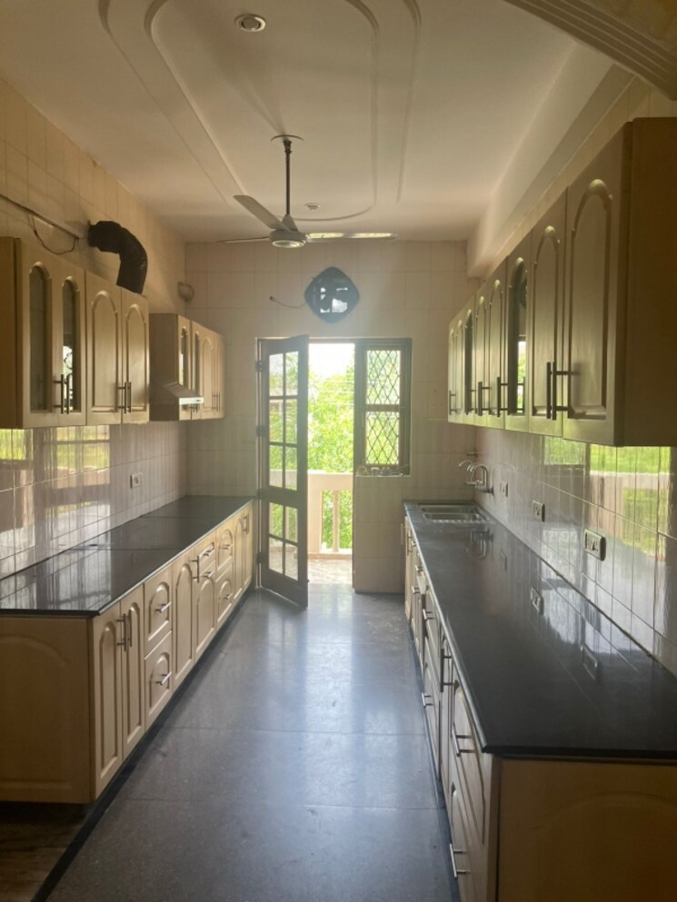 undefined, sector 45 3 Bedroom 260 Sq.Yd. Builder Floor In Sector 45 Gurgaon 8717217