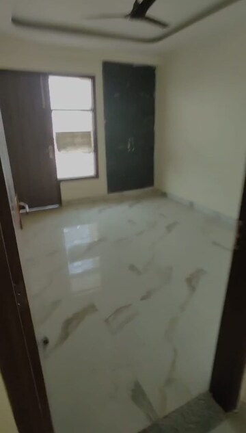 Room in 3 BHK Apartment at Auric City Homes, Sector 82 – for Sale