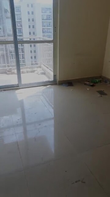 Room in 3 BHK Apartment at Auric City Homes, Sector 82 – for Sale
