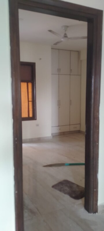 Building Lobby in 3 BHK Builder Floor at Sector 45 – for Rent