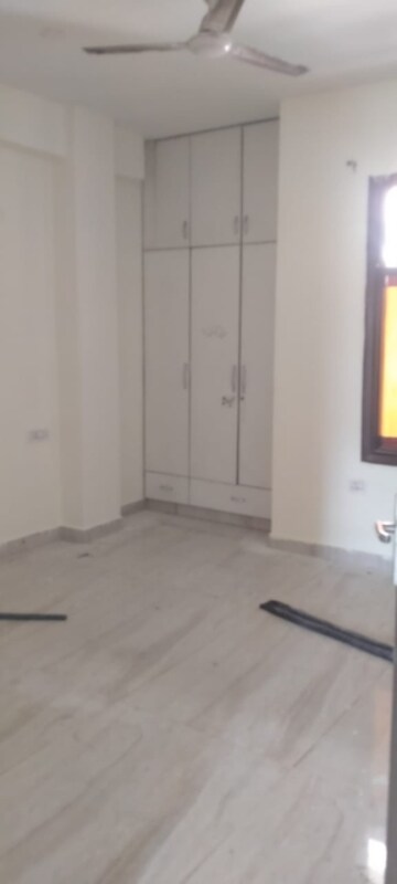 Room in 3 BHK Builder Floor at Sector 45 – for Rent