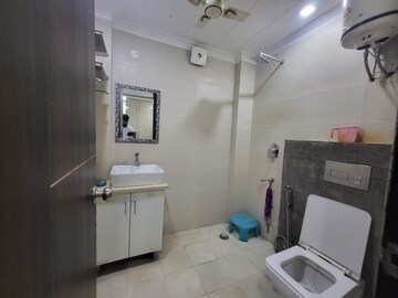 Bathroom in 3 BHK Apartment at Unitech The Close South, Sector 50 – for Sale