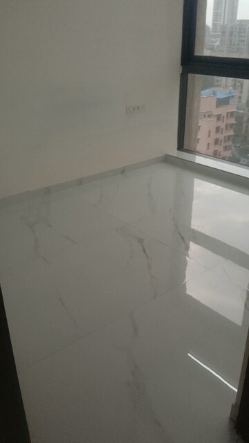 Room in 2 BHK Apartment at Level The Residences, Andheri West – for Rent