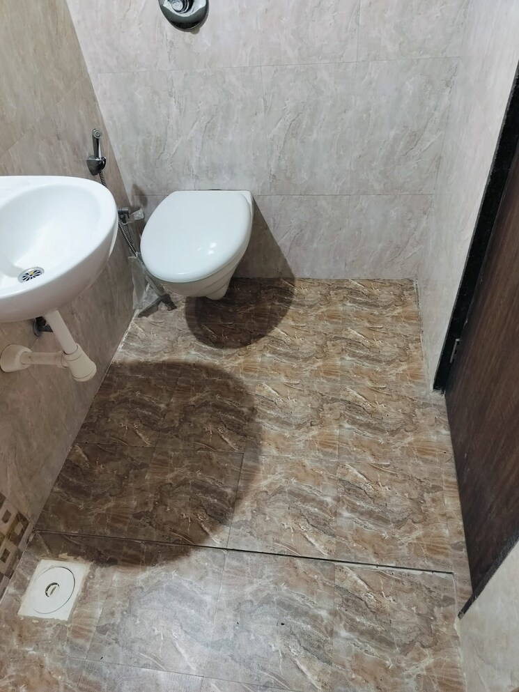 Bathroom, goel-ganga-acropolis 2 Bedroom 1200 Sq.Ft. Apartment In Baner Pune 8717336