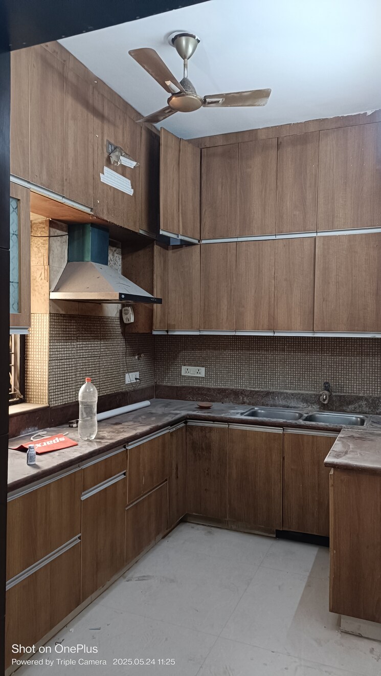 Kitchen, ashoka-enclave-3 4 Bedroom 300 Sq.Yd. Builder Floor In Sector 35 Faridabad 8717361