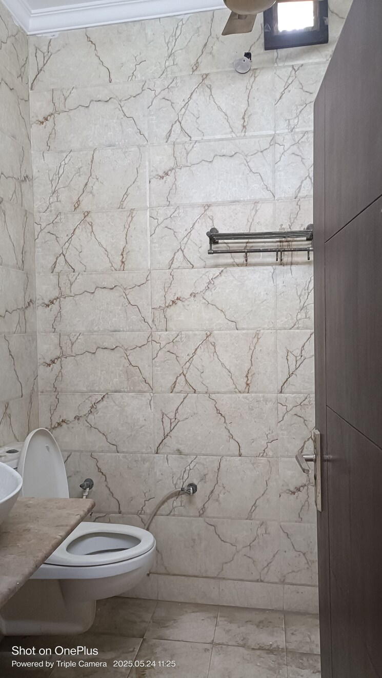 Bathroom, ashoka-enclave-3 4 Bedroom 300 Sq.Yd. Builder Floor In Sector 35 Faridabad 8717361
